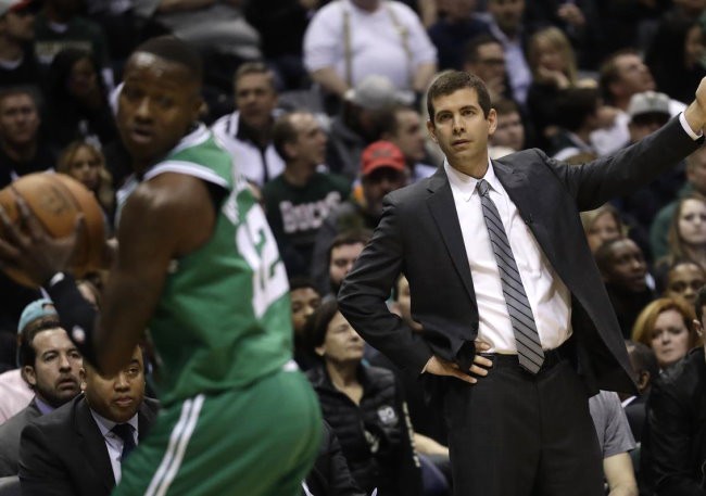 HLV Celtics Brad Stevens cao tay ra sao