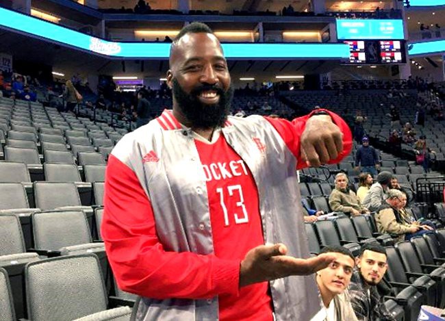 Khán giả đặc biệt tại Sacramento không phải anh trai của James Harden