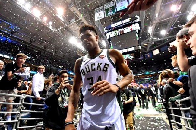Khán giả Milwaukee lên đường tới Boston vì giấc mơ thắng lợi