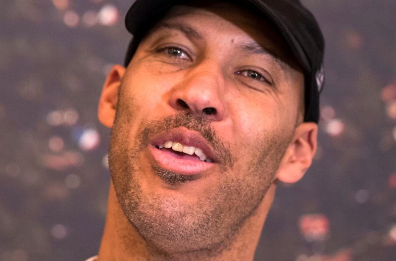 LaVar Ball đổ dầu vào ngọn lửa Lakers, ESPN chịu chỉ trích dữ dội