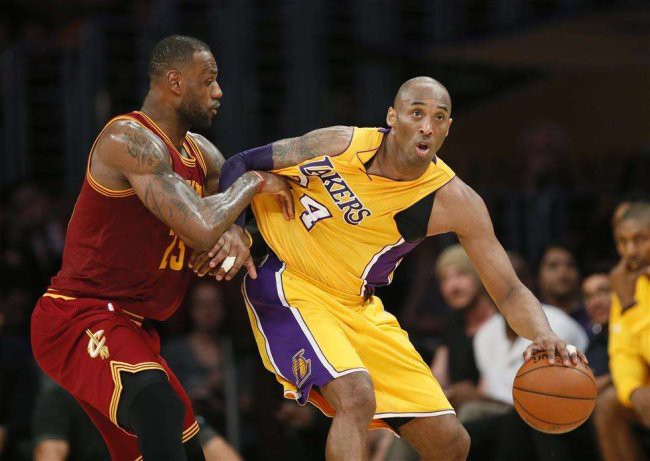 LeBron James và Kobe Bryant tuổi 33, ai hơn ai?