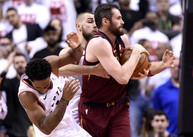 NBA công bố pha thổi sai ảnh hưởng game 1 Cavaliers-Raptors
