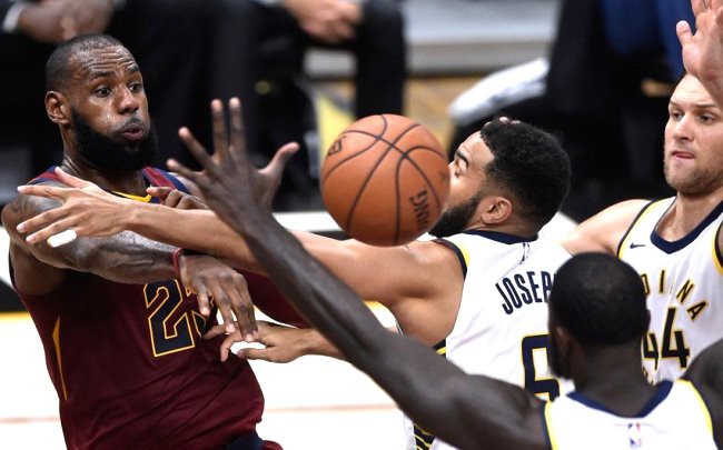 Pacers nên quyết đấu hay buông thả với LeBron James?
