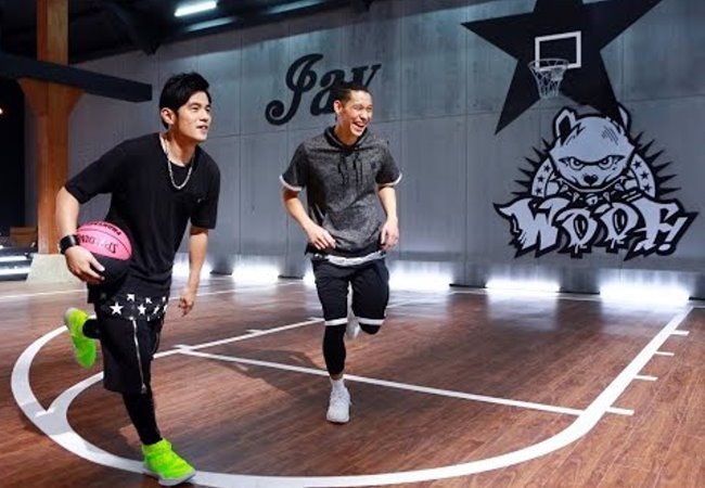 Thần tượng âm nhạc Châu Á trổ tài bóng rổ đánh bại Jeremy Lin