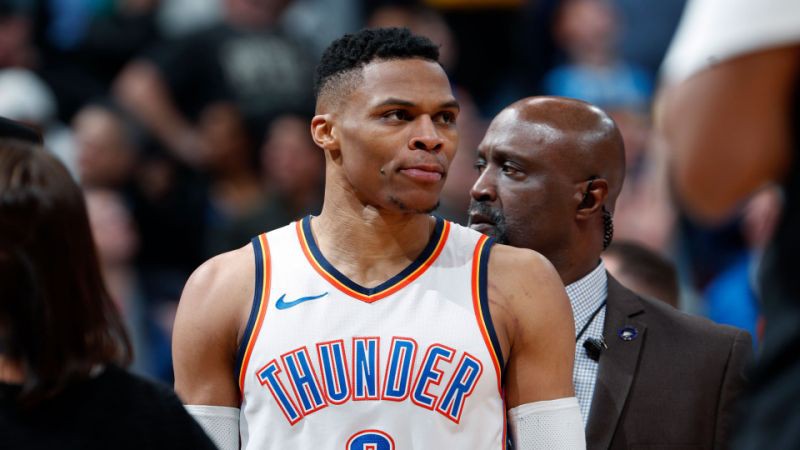 Tin NBA 03/02: Khán giả bị phạt nặng do gây sự với Westbrook