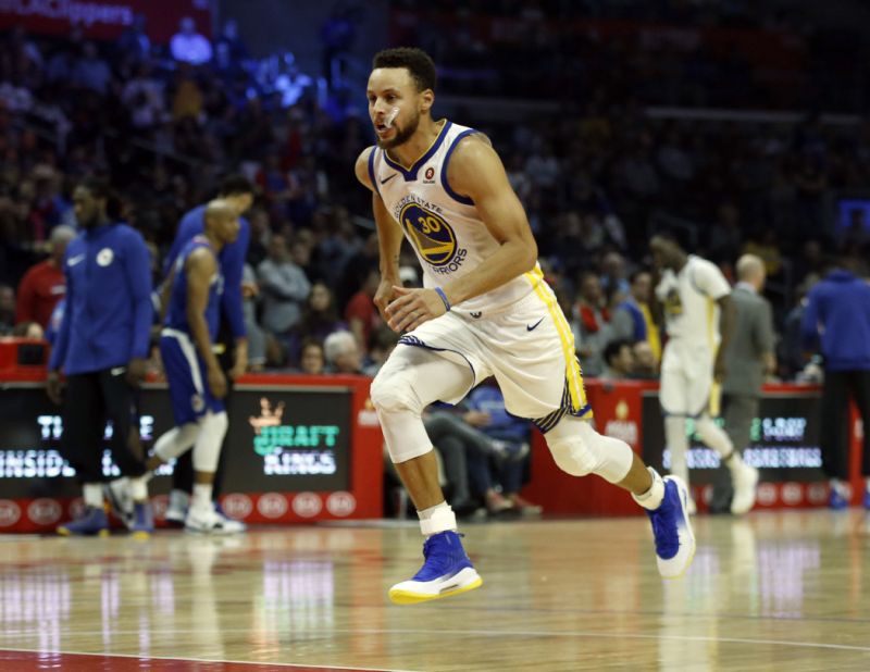 Tin NBA 11/01: Warriors đang lo lắng về Stephen Curry
