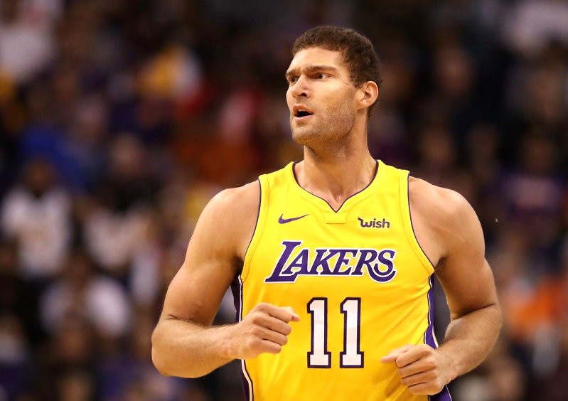 Tin NBA 11/12: Brook Lopez cho mèo đi limousine