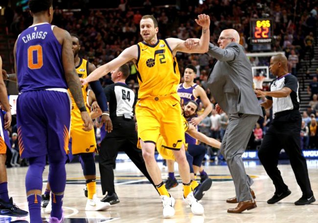 Tin NBA 18/03: Công bố án phạt cho vụ xô xát của Phoenix Suns