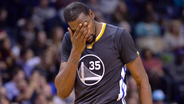 Tin NBA 25/10: Clip Durant phản ứng trước chấn thương của Hayward