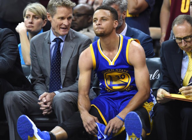 Tin NBA 26/03: Stephen Curry sẽ không chơi tại vòng 1 Play-Off