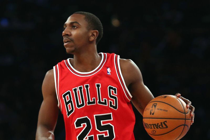 Tin NBA 27/12: Cầu thủ bóng rổ bị nghi lấy trộm đồ trên máy bay