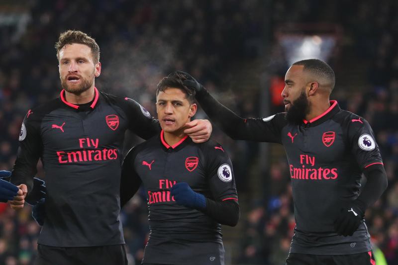 Chỉ c&ograve;n v&agrave;i chiến hữu tại Arsenal c&ograve;n muốn đứng cạnh Alexis Sanchez