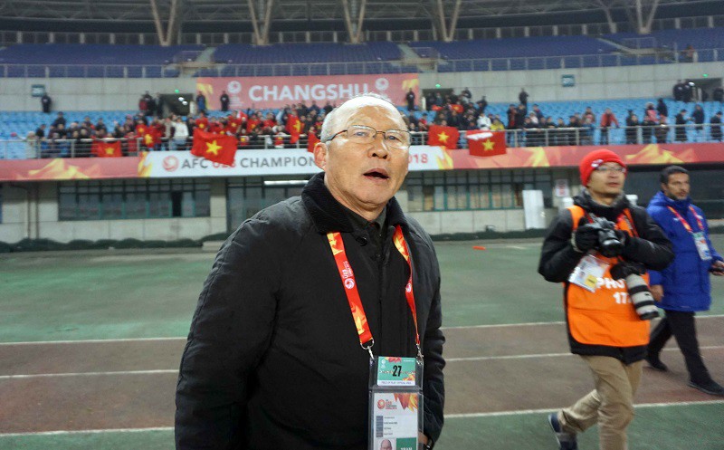 HLV Park Hang Seo giật mình vì cuộc gọi từ… Mourinho