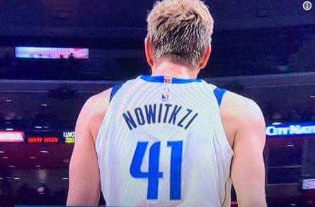 Nowitzki đã đạt tới cột mốc 50 nghìn phút ra sân trong sự nghiệp NBA Nowitzki đã đạt tới cột mốc 50 nghìn phút ra sân trong sự nghiệp NBA