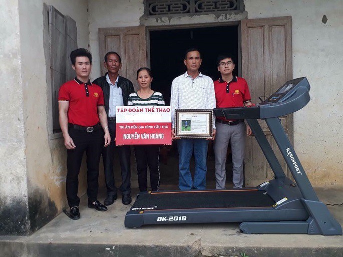 Thủ môn U23 Việt Nam, ngôi nhà nhỏ và chiếc máy chạy bộ... to hơn cửa ra vào