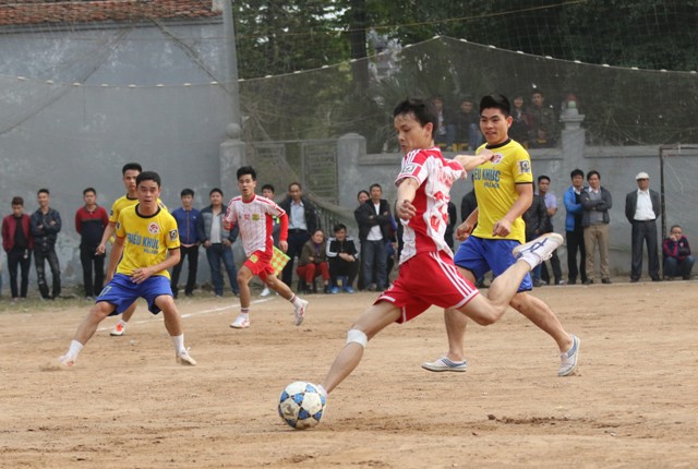 Chùm ảnh: FC Văn Minh "đại náo" sân bóng làng Triều Khúc