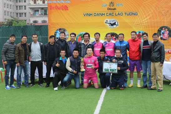 Đặng Phương Nam và Tú "khỉ" tỏa sáng, Trà Dilmah vô địch giải Lão tướng thủ đô