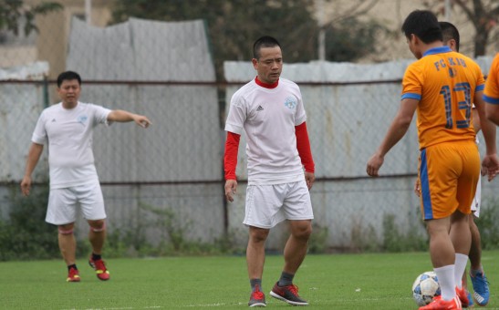 "Dị nhân" sân phủi Long "Lương": Nhạc nào cũng nhảy