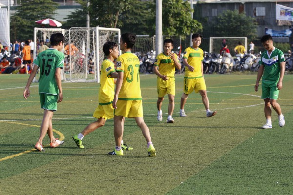 Hùng "con" và em trai tỏa sáng, Văn Minh đánh bại Sao Nghệ League