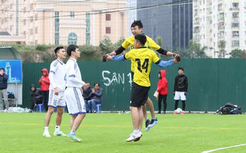 Những điều chưa biết về sân cỏ nhân tạo ở Hà Nội