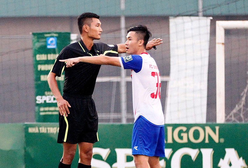 Những điều chưa biết về trọng tài sân phủi