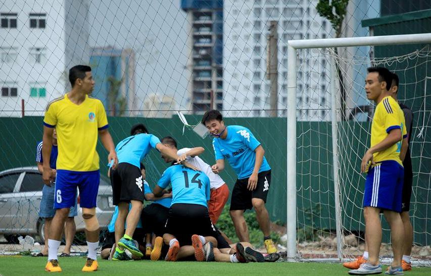 Thép Quang Liên thắng tưng bừng, vào chung kết gặp Long Viên FC