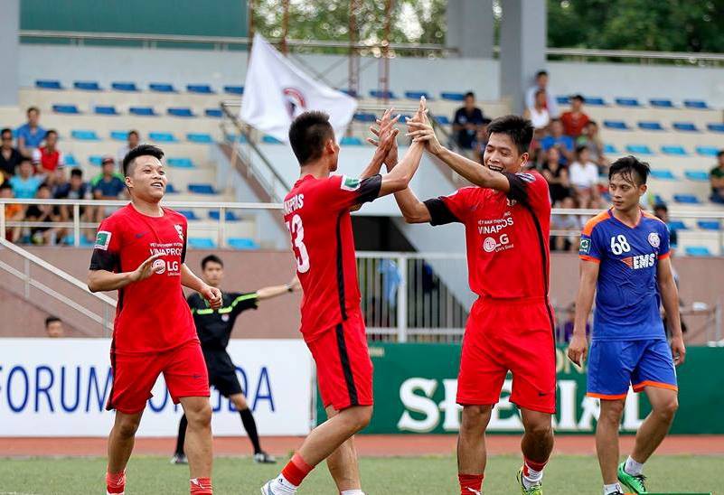 Vòng 8 Hạng Nhất phủi 2016: Tốp đầu lại nóng, Du Lịch cùng Phương Anh ôn kỉ niệm