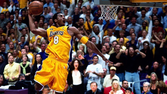 Với chiếc áo số 8 - Kobe Bryant đã thi đấu tổng cộng 707 trận đấu, ghi được 16.866 điểm, Với chiếc áo số 8 - Kobe Bryant đã thi đấu tổng cộng 707 trận đấu, ghi được 16.866 điểm,