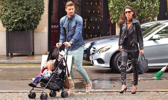 Gia đ&igrave;nh ủng hộ giấc mơ l&agrave;m thầy gi&aacute;o của Giroud