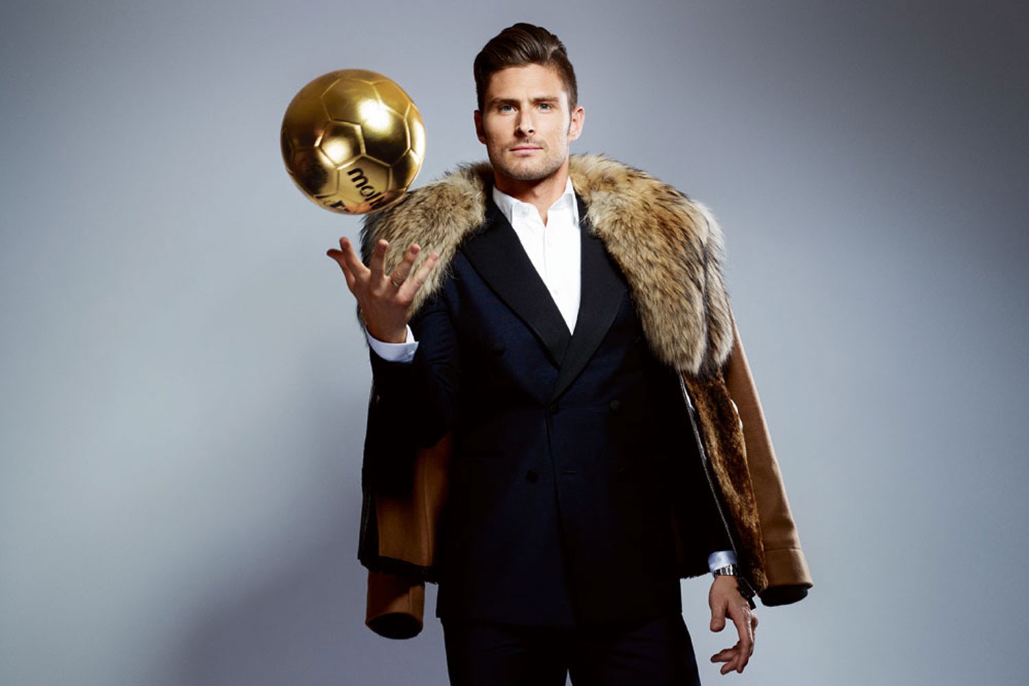 Oliver Giroud kh&ocirc;ng chỉ đẹp trai, đ&aacute; b&oacute;ng hay m&agrave; c&ograve;n học giỏi