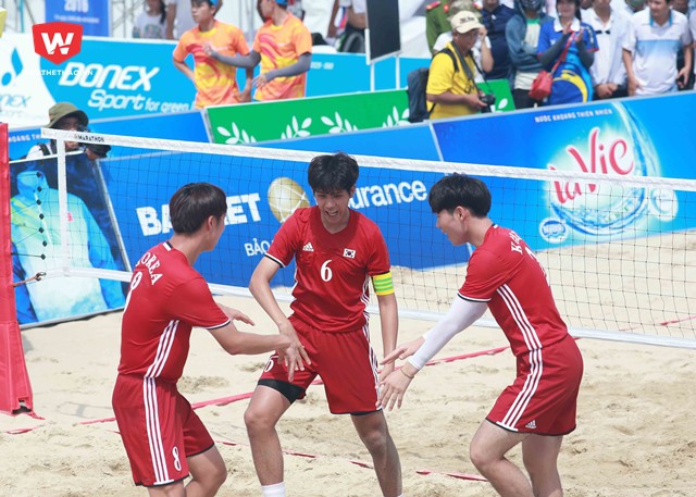 Đội tuyển Hàn Quốc cũng nhận được sự cổ vũ nhiệt tình của khán giả Đội tuyển Hàn Quốc cũng nhận được sự cổ vũ nhiệt tình của khán giả