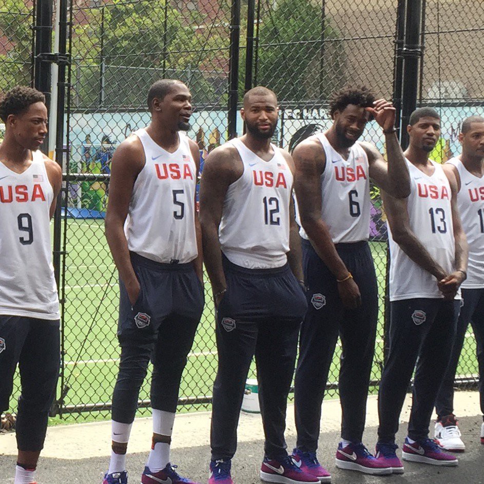 Bức ảnh cho thấy Kevin Durant &iacute;t nhất cũng cao bằng DeMarcus Cousins, cầu thủ cao 6f11