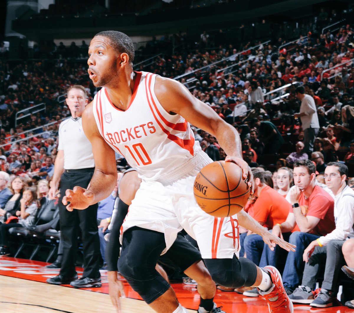 Eric Gordon chưa khiến BLĐ v&agrave; CĐV đội nh&agrave; thực sự h&agrave;i l&ograve;ng