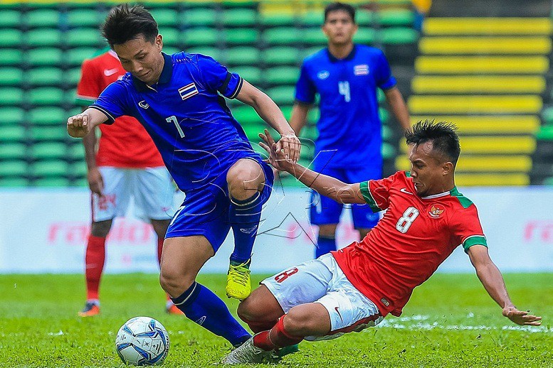 Tiền vệ Muhammad Hargianto y&ecirc;u cầu kh&aacute;n giả kh&ocirc;ng thổi c&ograve;i tr&ecirc;n s&acirc;n