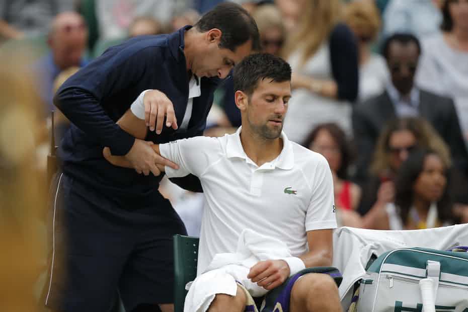 Djokovic bỏ cuộc ở tứ kết Wimbledon 2017 vì chấn thương khuỷu tay Djokovic bỏ cuộc ở tứ kết Wimbledon 2017 vì chấn thương khuỷu tay
