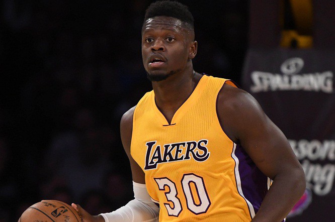 Julius Randle trong màu áo của Los Angeles Lakers. Julius Randle trong màu áo của Los Angeles Lakers.