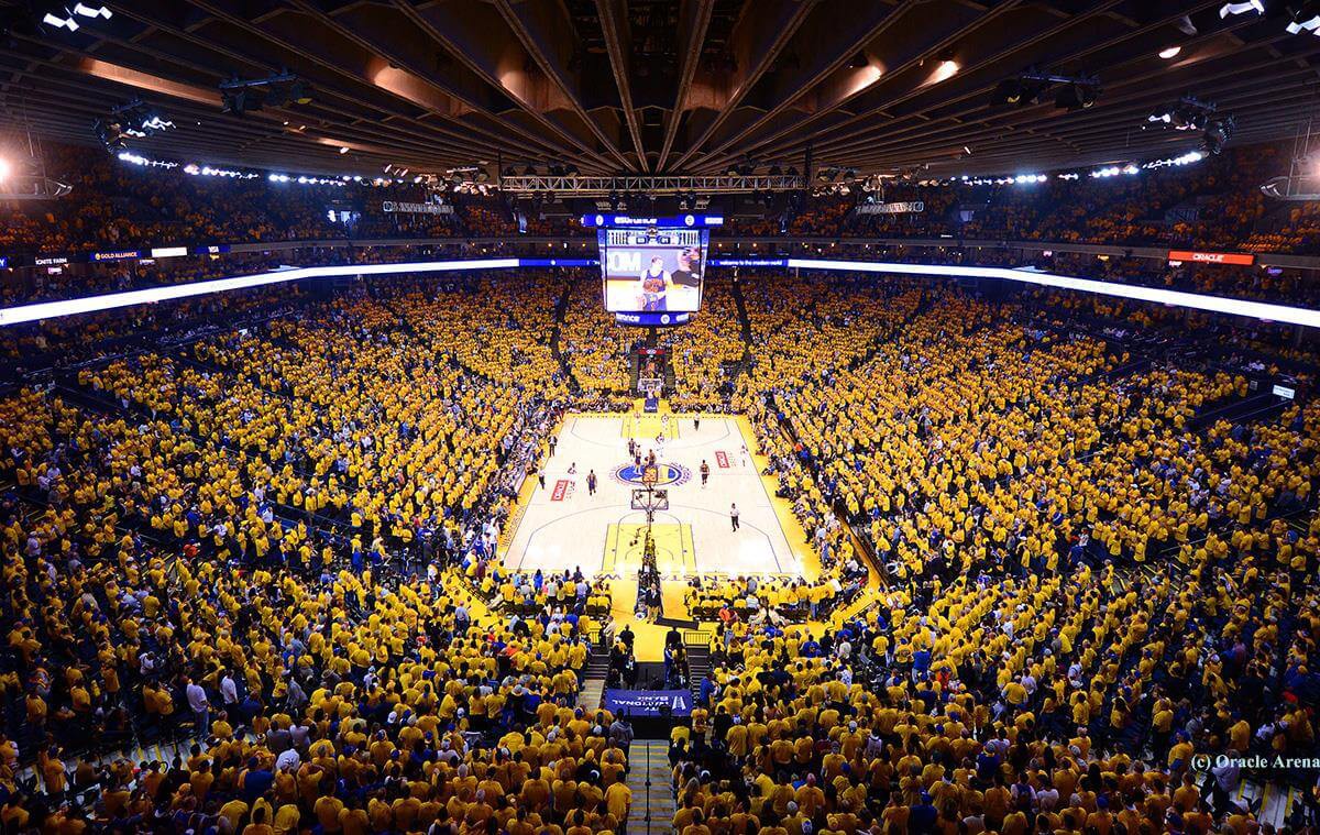 Oracle Arena - sân nhà hiện tại của Golden State Warriors Oracle Arena - sân nhà hiện tại của Golden State Warriors