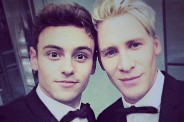 Tom Daley (trái) và bạn trai, đạo diễn Dustin Lance Black Tom Daley (trái) và bạn trai, đạo diễn Dustin Lance Black