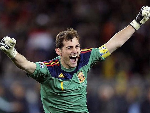 Ấn tượng thể thao tháng 11: Iker Casillas - "Vị thánh" của bóng đá thế giới