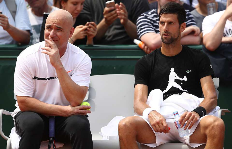 Andre Agassi tiết lộ lý do làm... HLV miễn phí cho Novak Djokovic