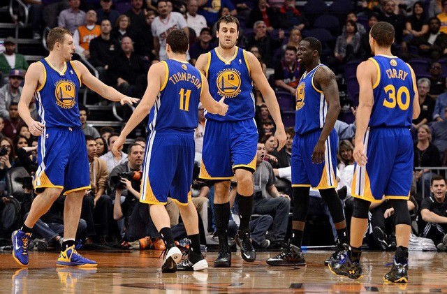 Thompson, Bogut v&agrave; Green l&agrave; những trụ cột kh&aacute;c của Warriors b&ecirc;n cạnh Curry