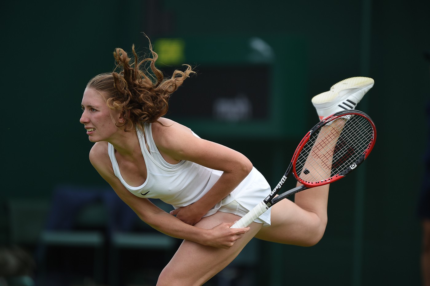 Tay vợt 21 tuổi Ekaterina Alexandrova vừa g&acirc;y bất ngờ lớn ở v&ograve;ng 1 Wimbledon