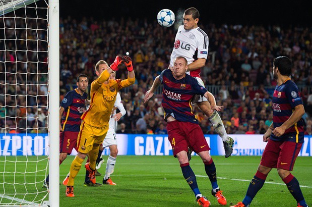 Bảng E Champions League: Đội nào sẽ cùng Barcelona đi tiếp?