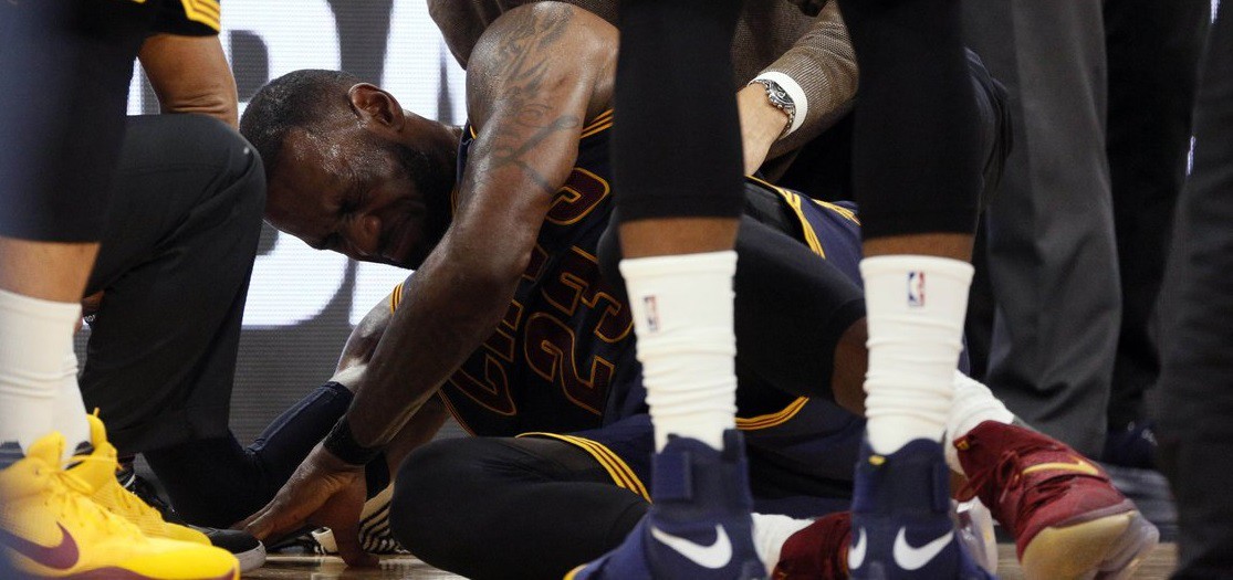 LeBron James vẫn ổn sau khi siêu sao Cavaliers bị đánh nguội