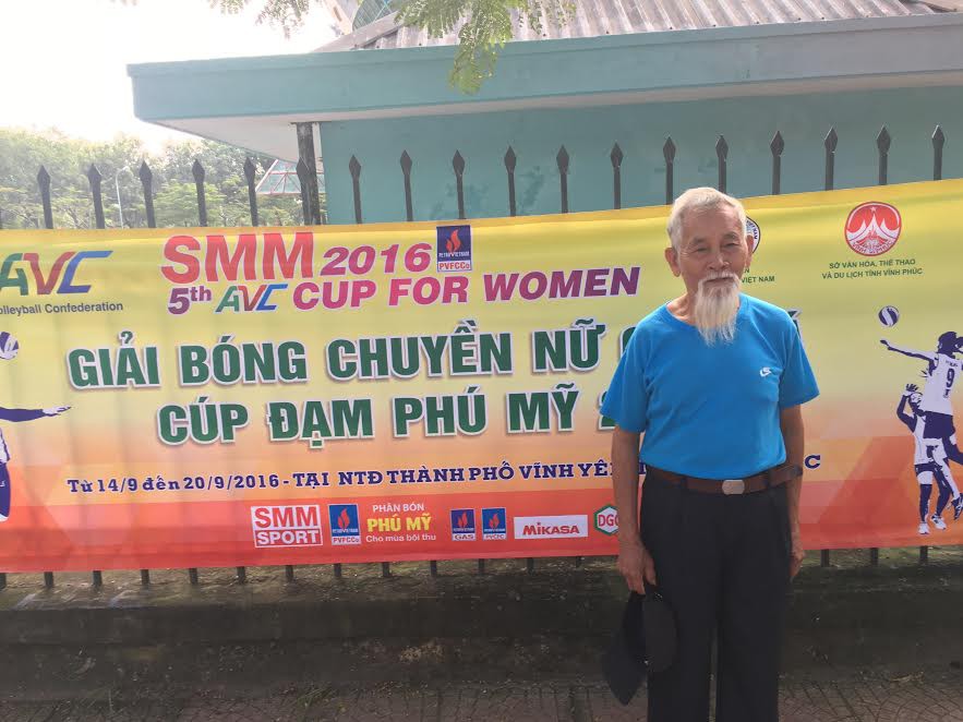 CĐV 87 tuổi và tình yêu đặc biệt với bóng chuyền nữ Việt Nam