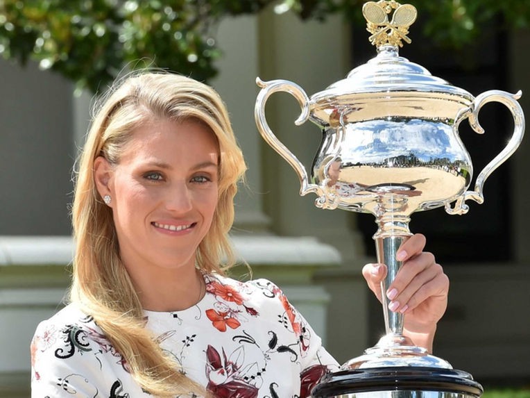 Chiếc cúp Australian Open 2016 của Kerber "không cánh mà bay"