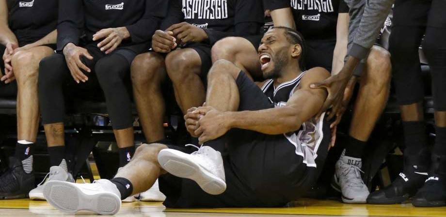 Cổ động viên Spurs quyết đòi lại công bằng cho Kawhi Leonard