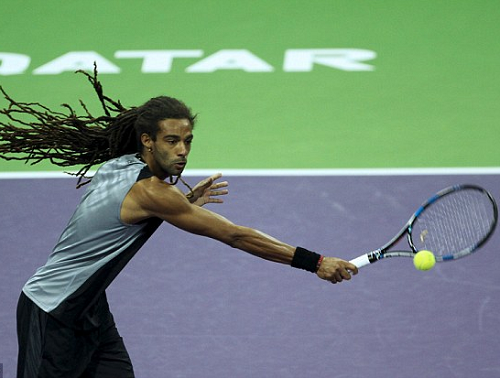 Cú đánh khiến Djokovic bực tức ngày đầu năm