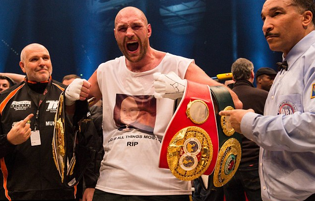Cười khểnh, Tyson Fury vui vẻ nhận lời thách đấu của Klitschko