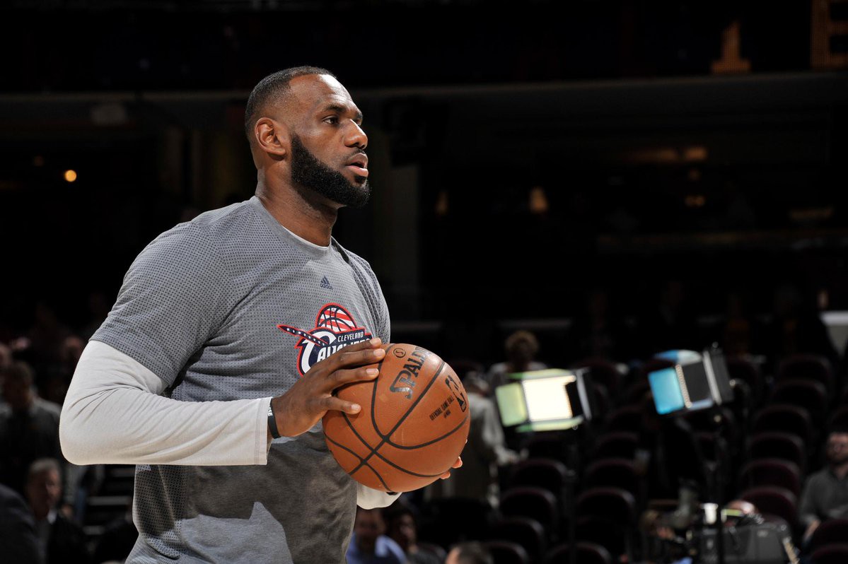 Dạo quanh NBA ngày 06/12: LeBron tẩy chay khách sạn của Trump